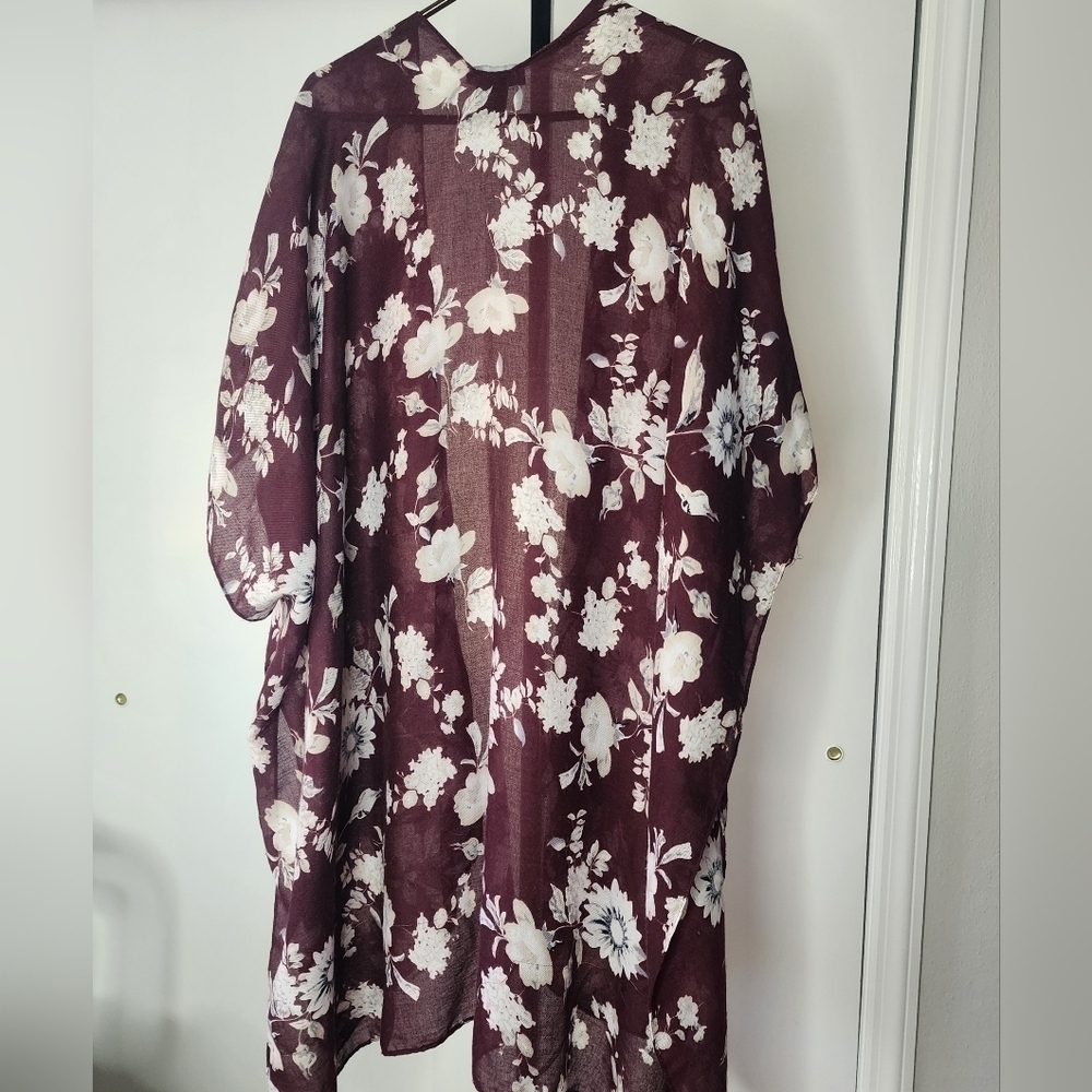 Kimono, 1 Size. Burgundy w/ shades of Cream Flowers, Marcus Adler - Picture 2 of 3